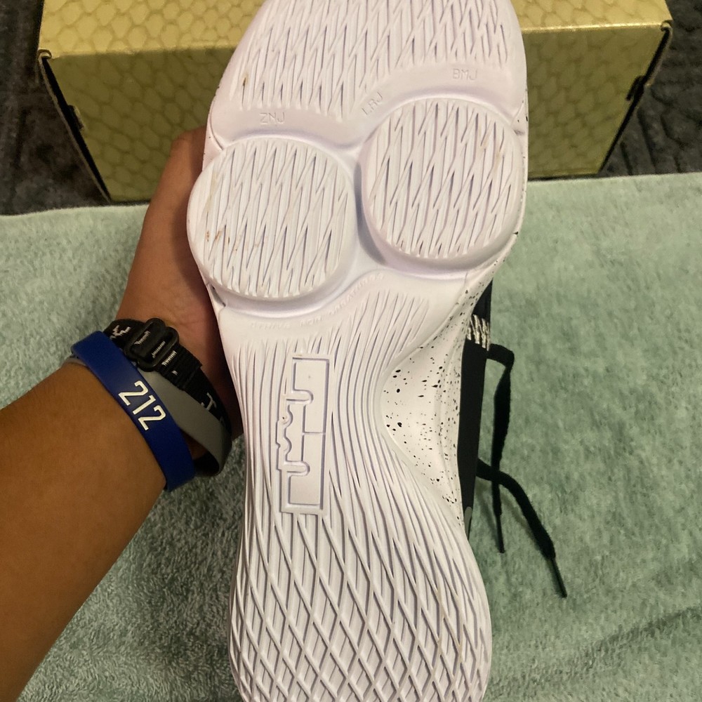 (SOLD) NWOB Nike Lebron "Witness 5" Shoes - Picture 9 of 11